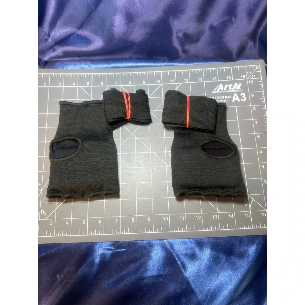 HAWK Padded Inner Gloves for Kick/Boxing, Muay Thai, MMA Gel Hand Wraps Sz S/M